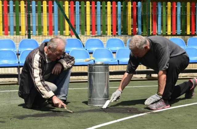 Почистиха баскетболната площадка в кв. „Колю Фичето”, станала обект на вандализъм