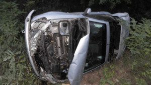 Шофьор обърна колата си пред гробище