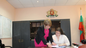 Младежи управляват областта днес