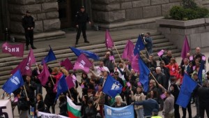 Започна масовото уволнение в Булгартабак