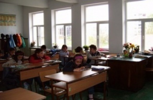 2274 четвъртокласници държат изпит по Български език и литература