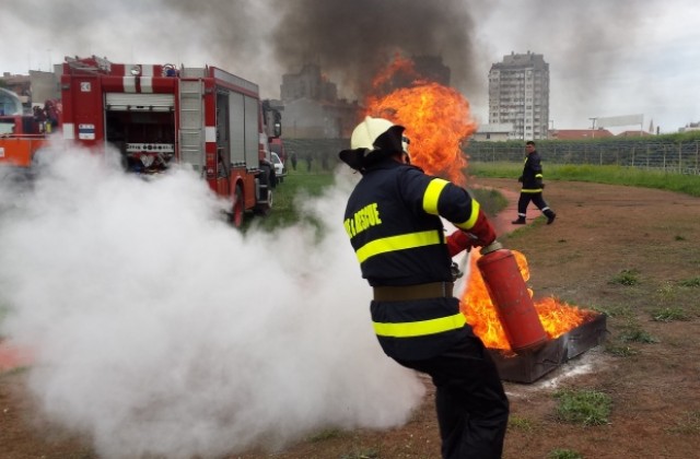 Силистренските огнеборци първи в областното състезание по пожароприложен спорт