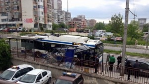 Тролей отнесе навес на спирка