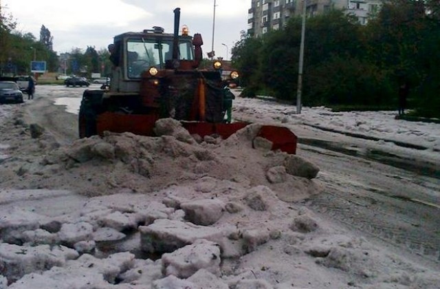 Ловеч се възстановява след градушката и пороя