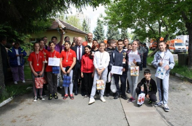 Деца от Шесто основно ще участват в националното състезание за защита от бедствия