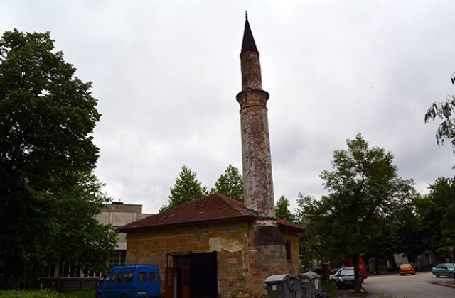 Ремонт на джамия разбуни духовете в Монтана