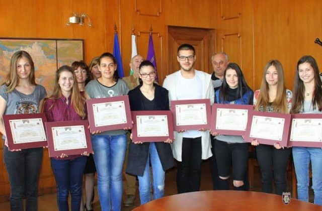 Десет доброволци от БЧК получиха старопрестолни грамоти