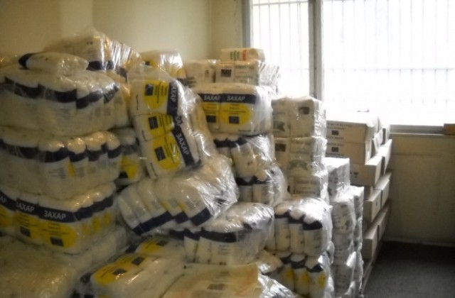 365 жители на община Дупница получават храни от БЧК