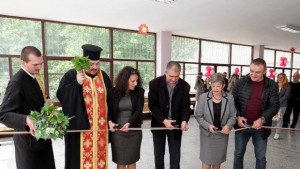 ОУ НЛилиев с обновен физкултурен салон