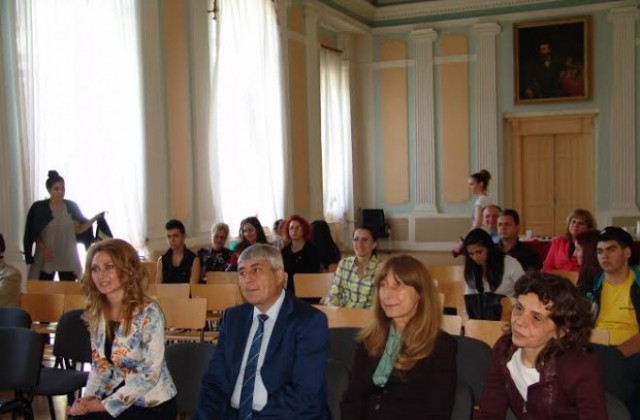 Областният управител уважи тържеството за патронния празник на Хуманитарна гимназия