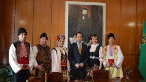 Национален фолклорен събор Леденика три дни песни танци и вкусни