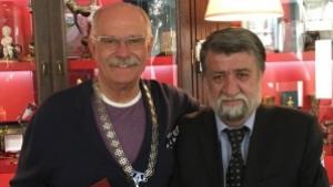 Министър Рашидов награди Никита Михалков със Златен век