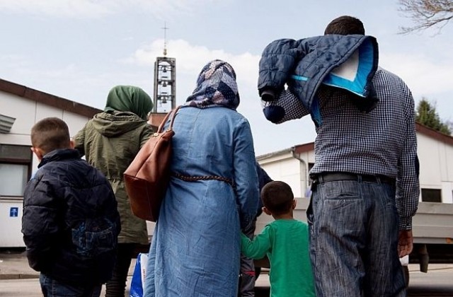 Сред пристигналите в Германия бежанци има десетки заподозрени терористи