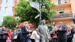 Софиянци харесаха новия паметник на Щастливеца ВИДЕО