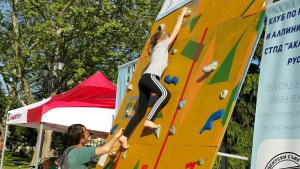 Продължава катерачната надпревара