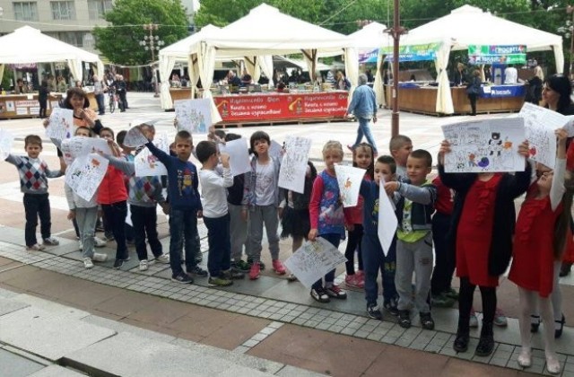 Детска библиотека на открито за децата на Благоевград