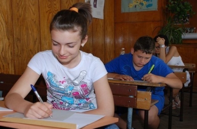 Четвъртокласниците на изпит по български език и литература