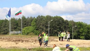 Ученици в помощ на властта