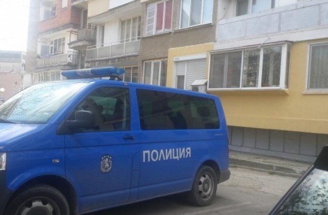 Задържаха мъжа, хвърлял коктейли „Молотов от терасата си