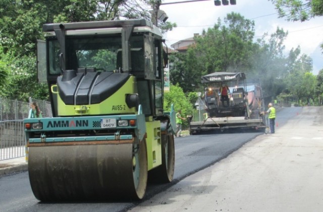 Общината ремонтира още пет улици в кв. „К. Ганчев“