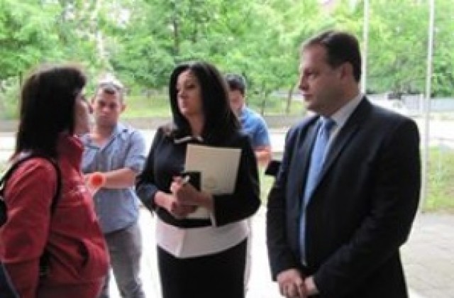 Регионалният министър разпореди на фирма да отстрани дефектите по калпаво саниран блок във В. Търново