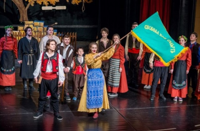 Театър „Класика Сливен гостува на Стралджа