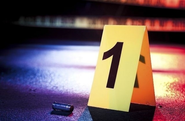 Заподозрян в убийство стреля по полицаи в Чикаго