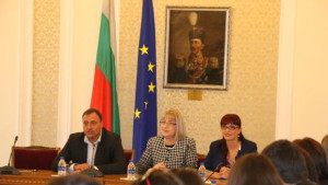 Кметът на Банско заведе абитуриенти на посещение в Народното събрание