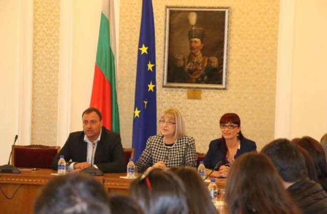 Кметът на Банско заведе абитуриенти на посещение в Народното събрание