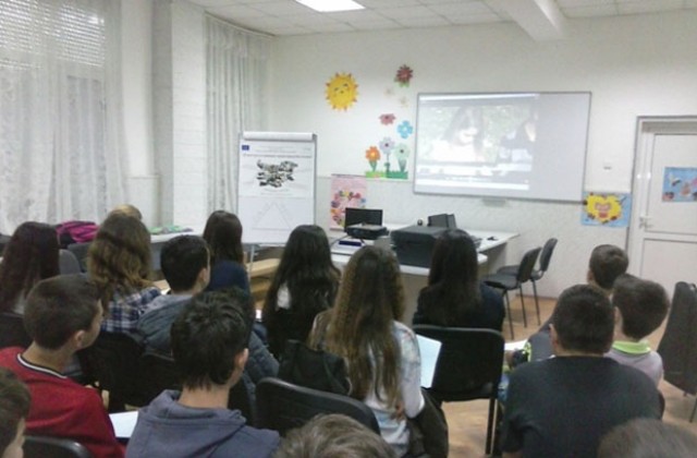 Възпитаници на ОУ Стефан Караджа“ се учиха как да избират професия