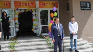 Областният управител поздрави зрелостниците в ПМГ Петканчин