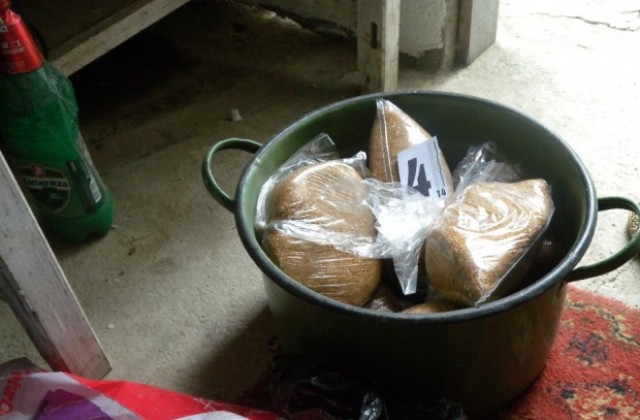 Иззеха близо 8 килограма незаконен тютюн от къща в с. Чернооково