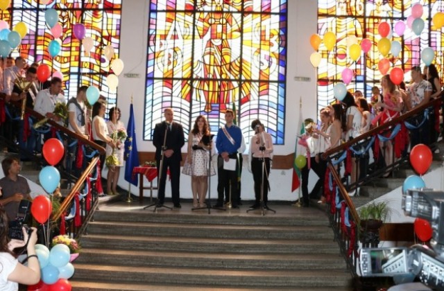 Видински училища изпратиха абитуриентите си