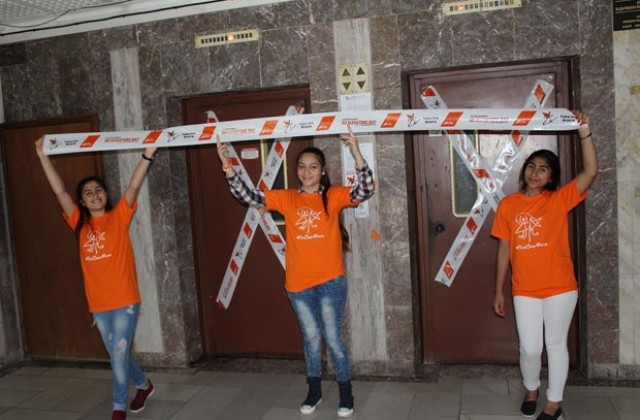 Затвориха символично  асансьорите на 12-етажна сграда в Добрич