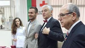 Разградчанин с отличие от председателя на БЧК