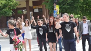 Горнооряховски абитуриенти се присъединиха към инициативата С тениска на бал