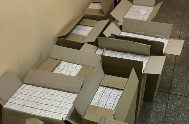 Полицаи иззеха над 170 000 къса контрабандни цигари