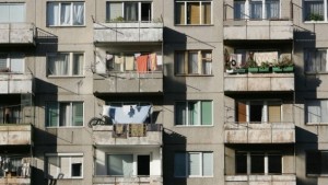 Апаши щъкат по терасите свалят климатици от фасадите