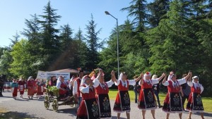Властта на каручка кмет срещна учителката си на Китна Тракия