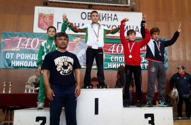 И при децата клубът по борба в Димитровград с двама шампиони