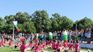 1320 ученици в Спортът арена на приятелство