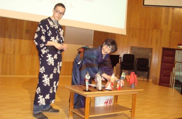 Студенти от ВТУ приготвиха соба пред японския посланик