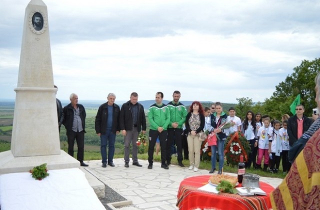 Откриха паметна плоча на загинали Ботеви четници