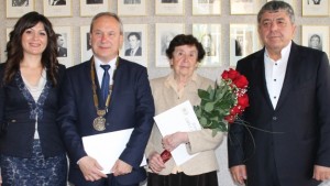 Протест и котрапротест съпътстваха тържествената сесия на Общинския съвет в