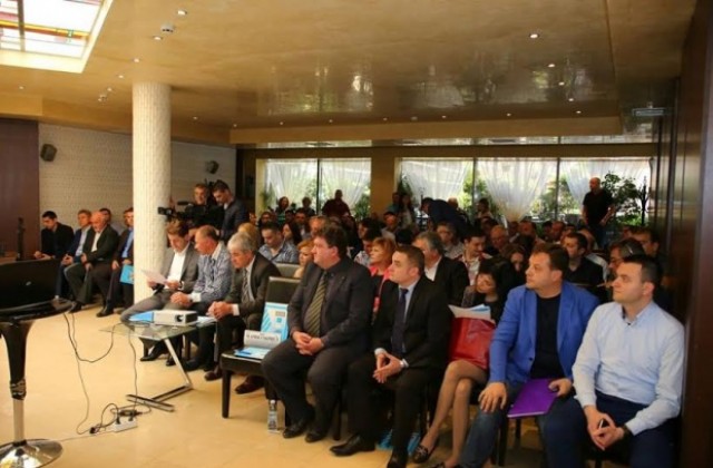 Предприемачи от региона участваха във форум за финансовите инструменти пред българския бизнес, организиран от ГЕРБ