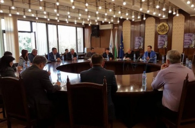 Даниел Панов и кметове от областите Русе и Силистра обсъдиха актуални въпроси по новите проекти на общините