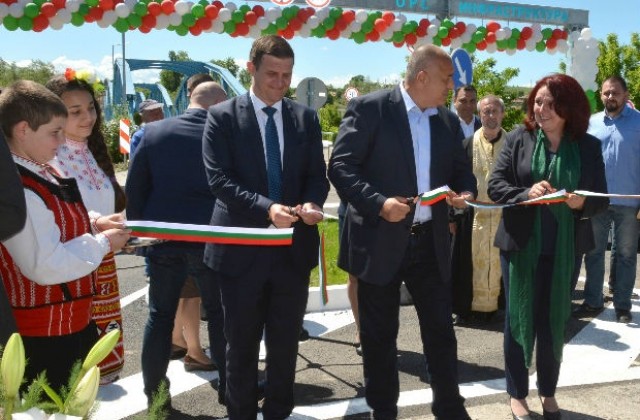 Борисов преряза лентата на скоростното жп трасе Любимец - Гърция (СНИМКИ)