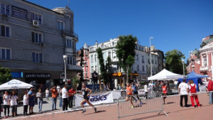 Италианец и кенийка спечелиха Международен маратон Варна СНИМКИ