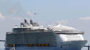 Найголемият круизен кораб се отправи на първото си плаване СНИМКИ