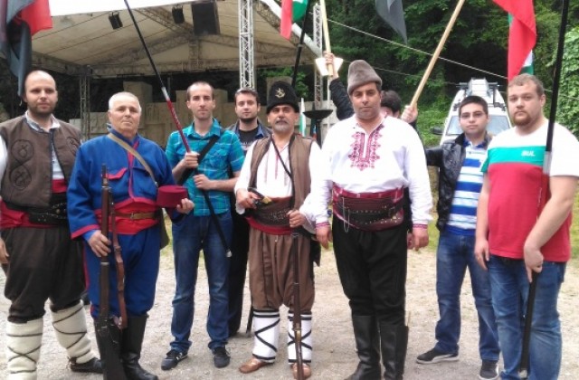 ВМРО Русе участва във възстановка на дружество Традиция